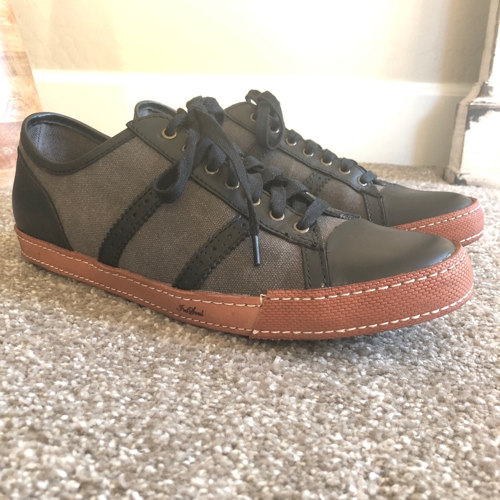 Handcrafted low top dress sneaker